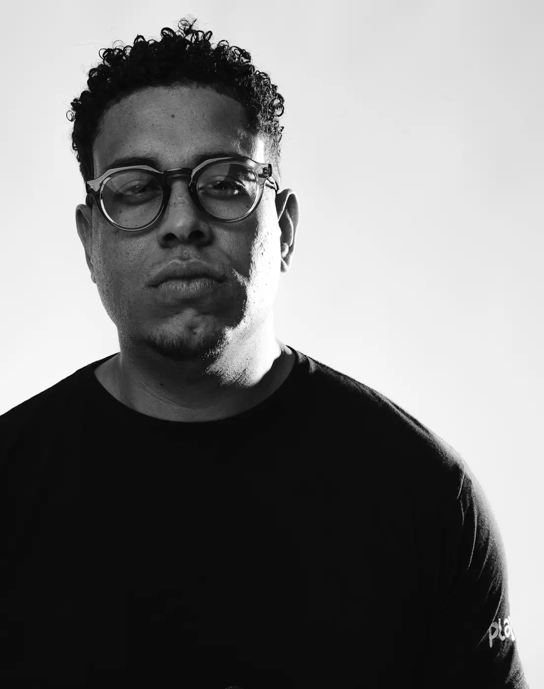 Retrato em preto e branco de Guilherme Lapão